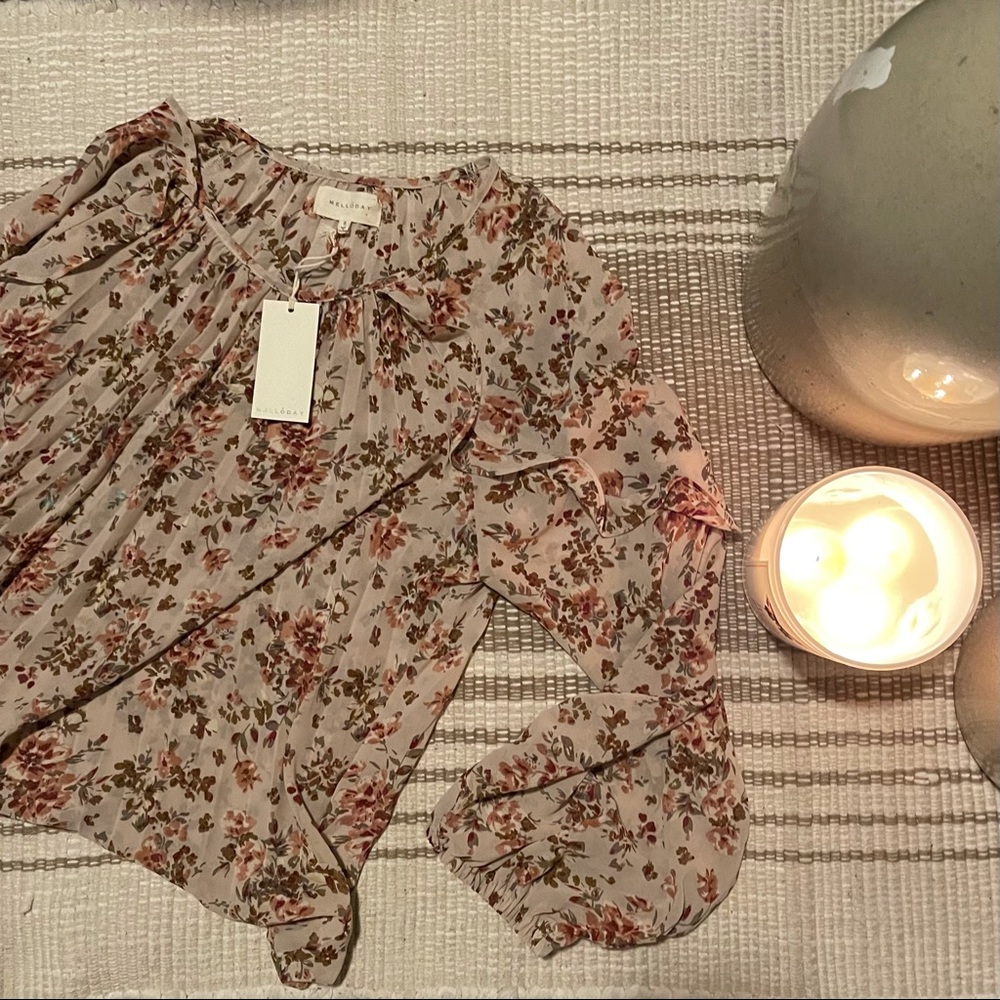 Mellóday Women’s top size small. New with tags!